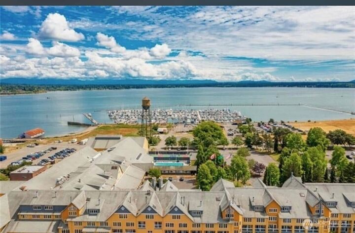 9540  Semiahmoo Parkway L10  Blaine WA 98230 photo