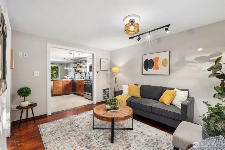 Property Photo: 4446 39th Avenue SW WA 98116