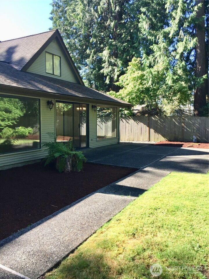 Property Photo:  5305  90th Avenue SE  WA 98040