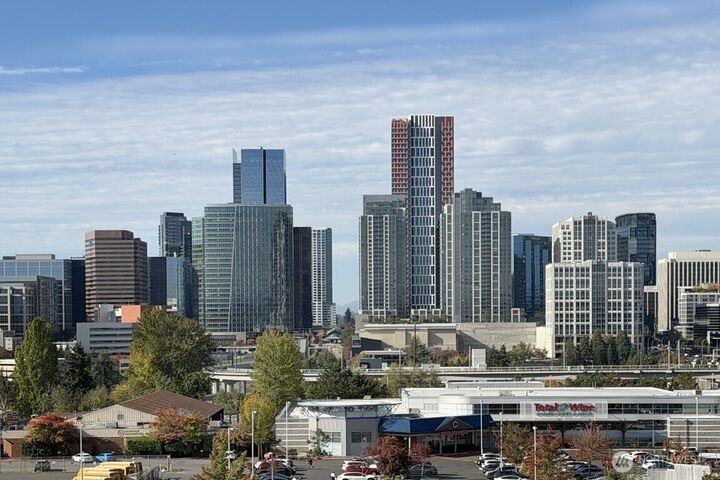 Property Photo: 701 122nd Avenue NE 307 WA 98005