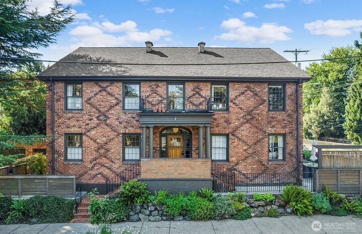 Property Photo: 4915 Linden Avenue N WA 98103