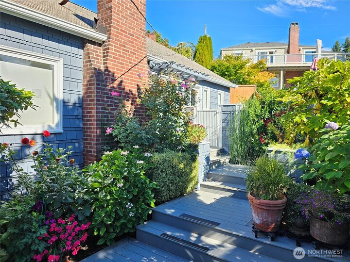 Property Photo: 2822 Prosch Avenue W WA 98119