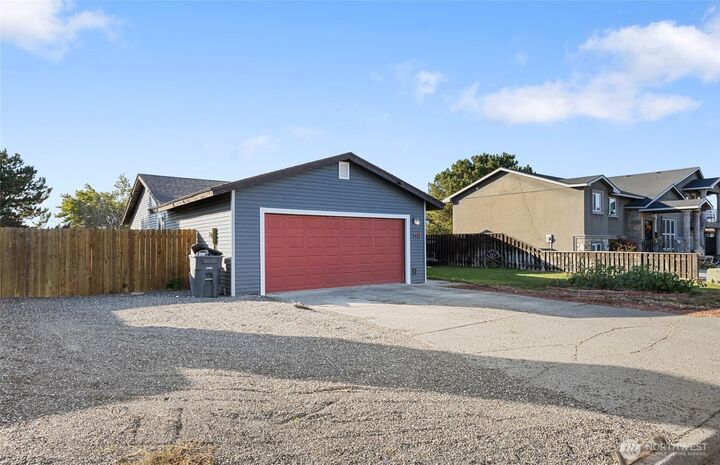 MLS#2444961: 425 N Desdemona Avenue, Othello, WA 99344