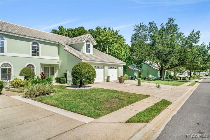 Property Photo:  805 Inverie Drive  FL 34453 