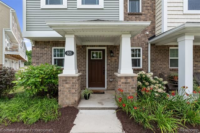Property Photo: 605 Jenny Way 12 MI 48116