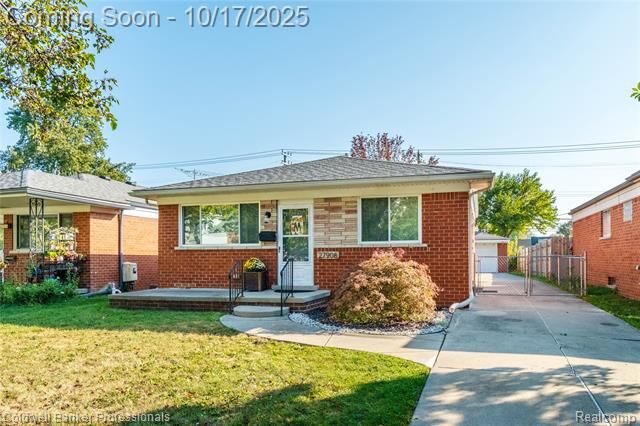 Property Photo: 27908 Glenwood Street MI 48081