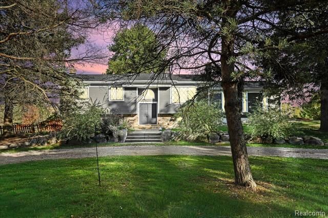 Property Photo:  1570 Thayer Road  MI 48462 