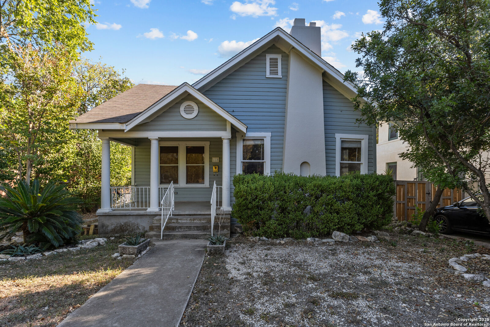 Property Photo: 118 E Huisache TX 78212