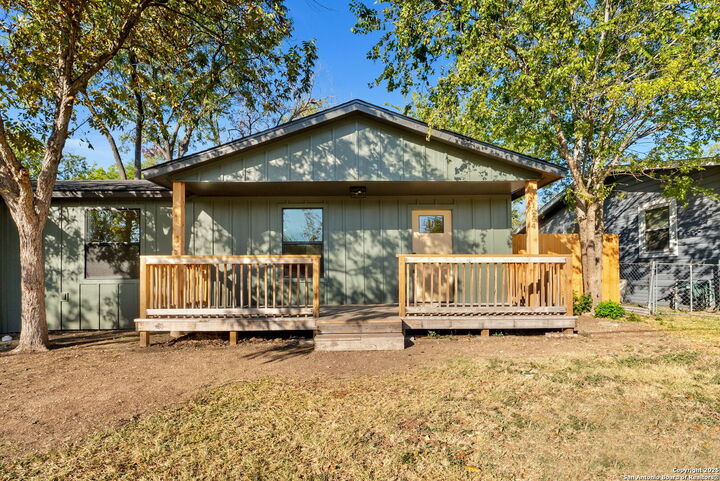 Property Photo: 1264 S Academy Ave TX 78130
