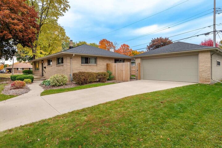 Property Photo:  1319 East Harding Drive  WI 54915