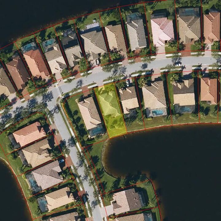 Property Photo: 6268 Victory Dr FL 34142