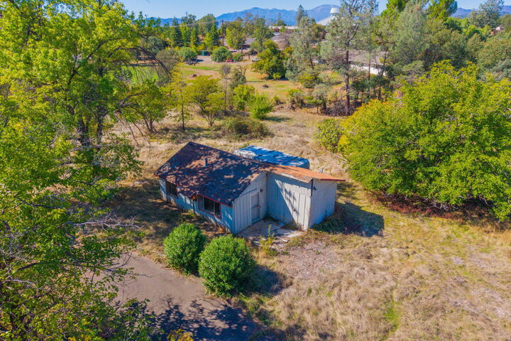 Property Photo: 6298 Oasis Road CA 96003