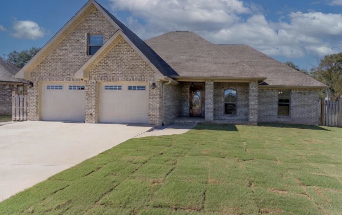 Property Photo: 118 Scarlette Ln AL 35661