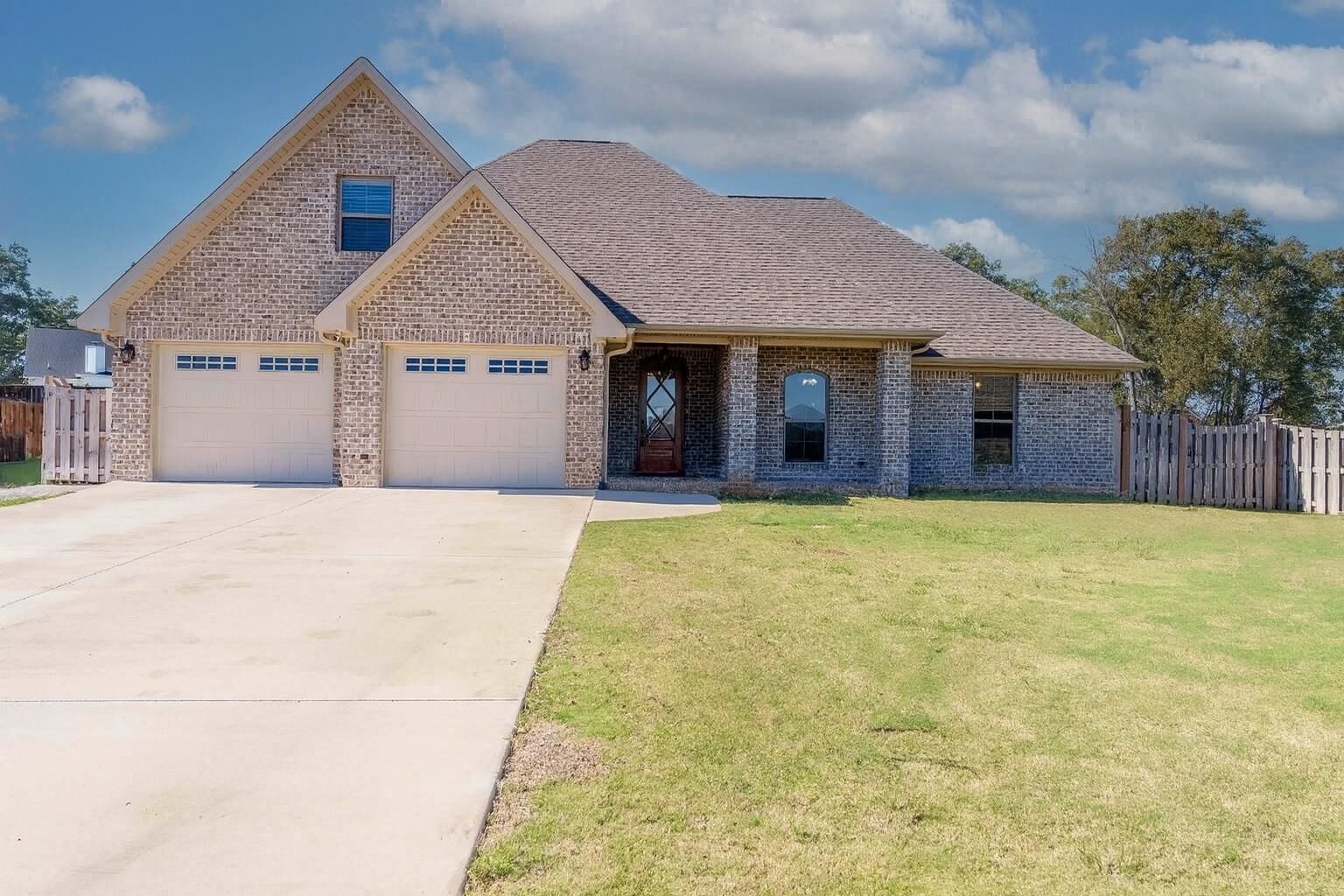 Property Photo:  118 Scarlette Ln  AL 35661 - MUSCLE S 