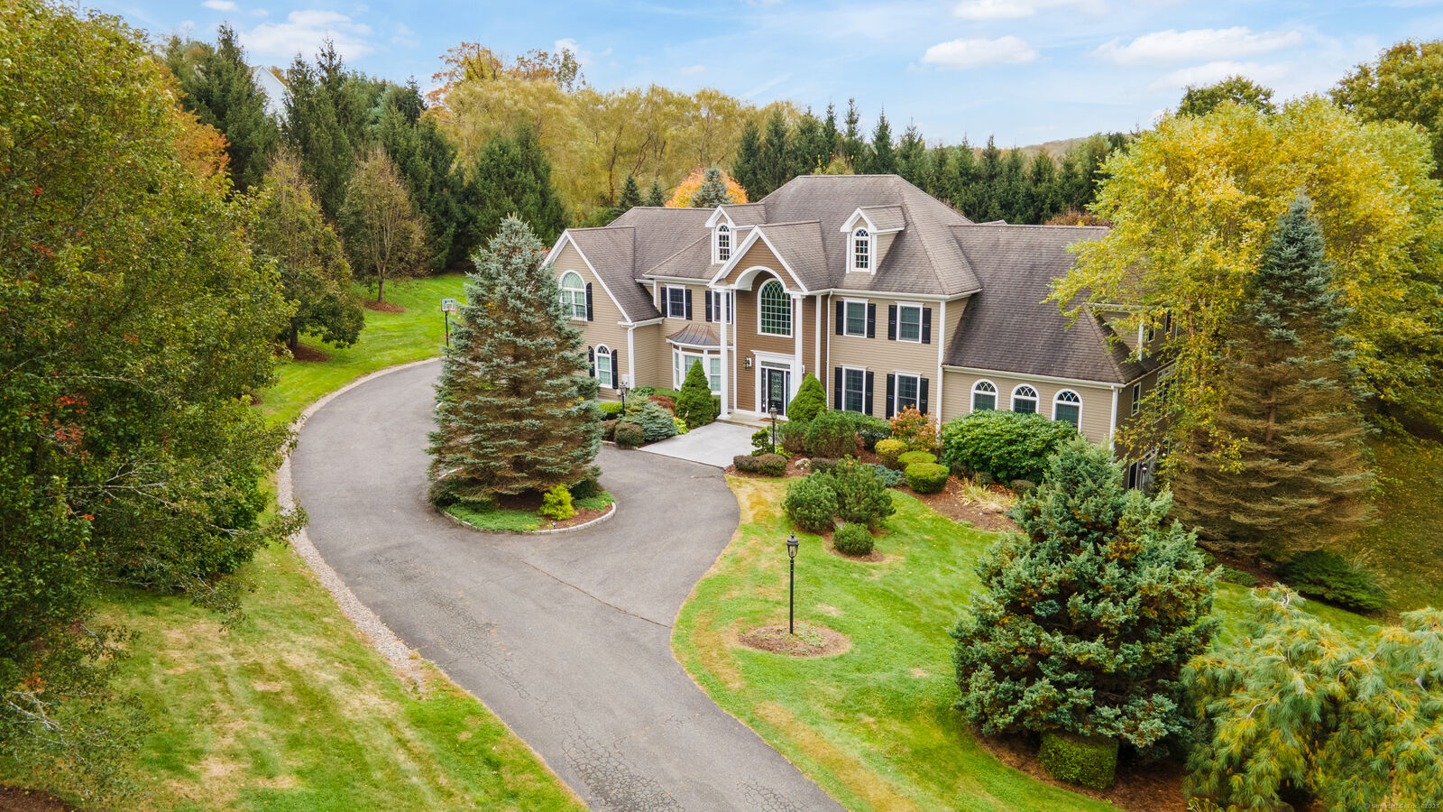 Property Photo:  4 Wentworth Drive  CT 06470 