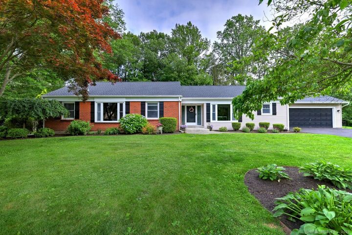 489 Carriage Drive  Orange CT 06477 photo