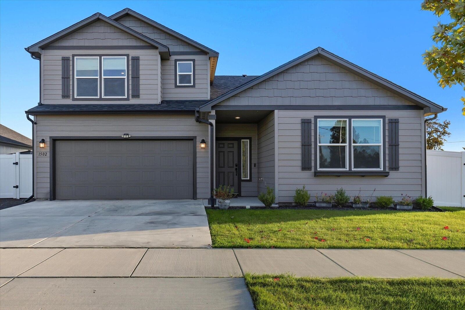 Property Photo: 1502 E B St WA 99006
