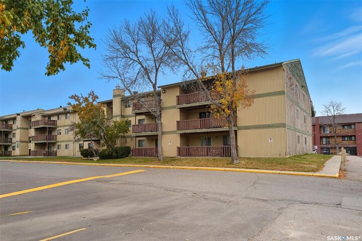 Property Photo: 1121 McKercher Drive 204 D2 SK S7H 5K9