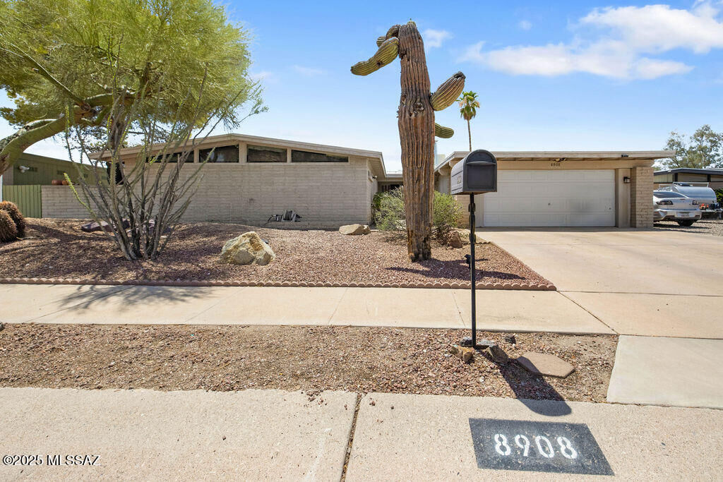 Property Photo:  8908 E Maple Leaf Drive  AZ 85710 