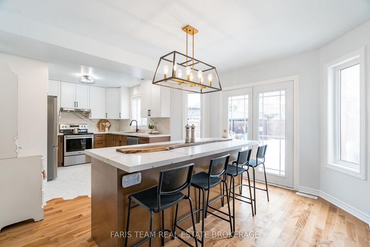 Photo de la propriété: 43 Dunnett Drive ON L4N 0J7