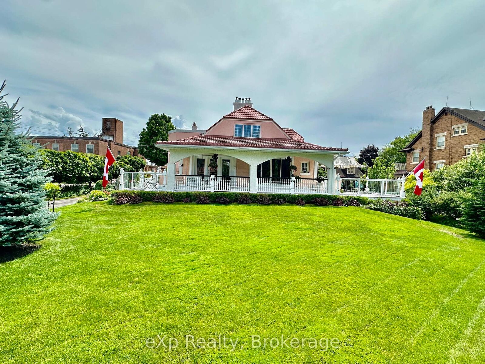Property Photo:  85 10th Street  ON N4N 1M9
