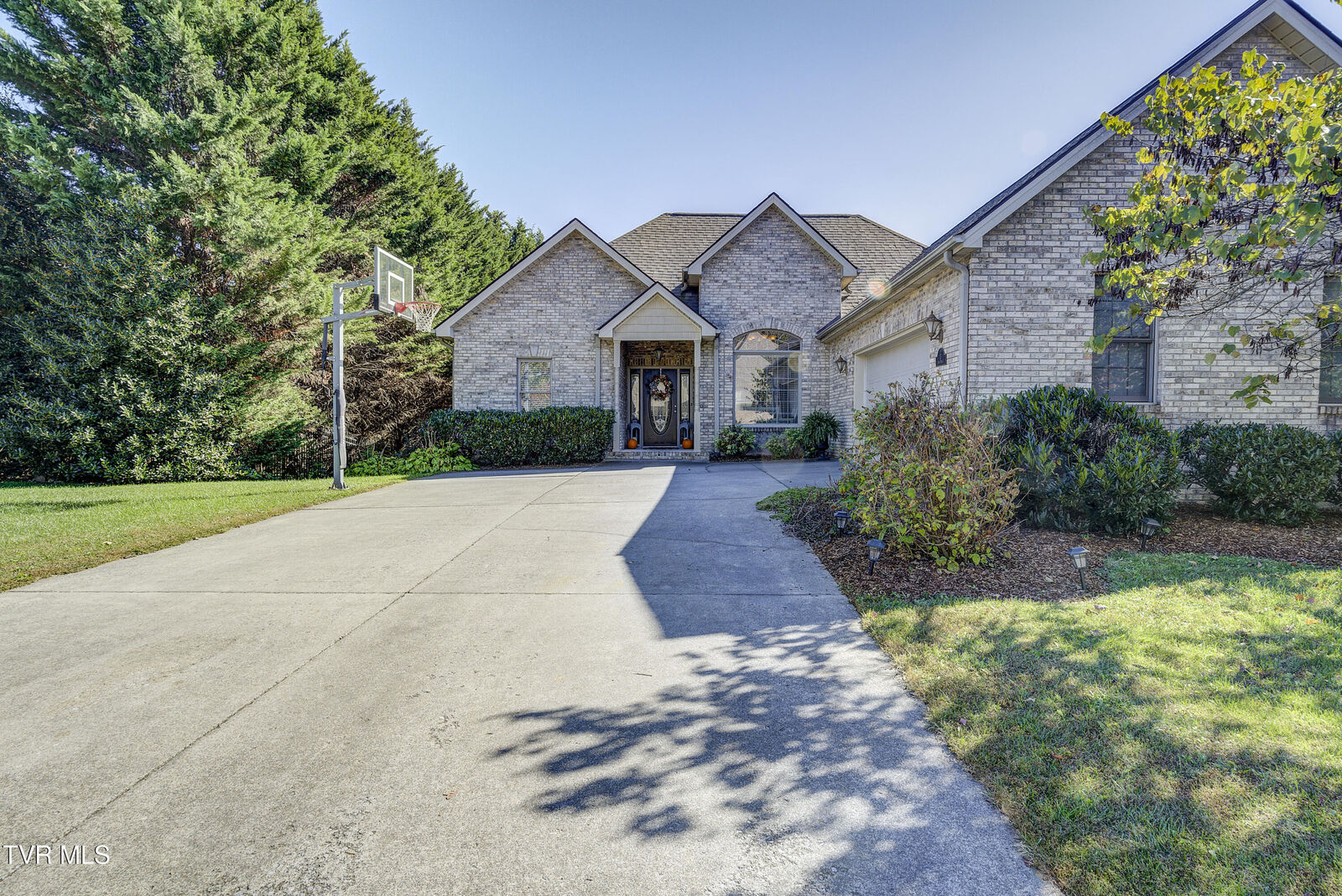 Property Photo: 3 Alta Tree Court TN 37604