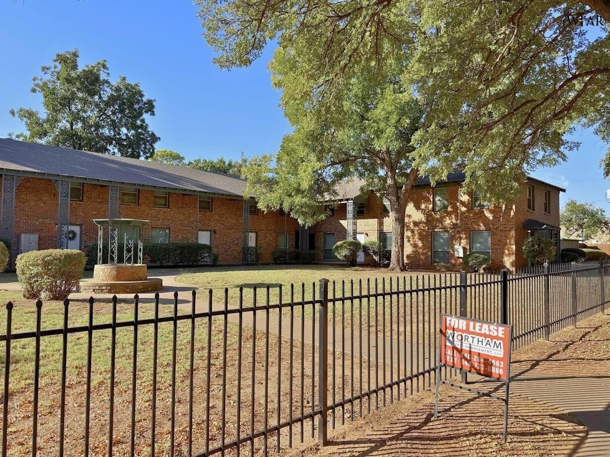 Property Photo:  1801 Rose Street #6  TX 76301 