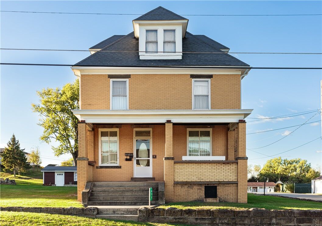 Property Photo:  400 Ridge Ave  PA 15627 