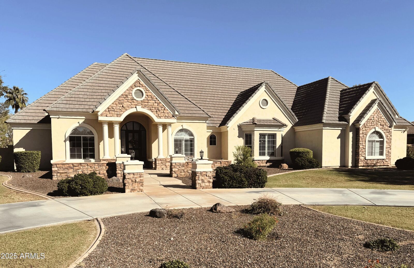 Property Photo: 2670 E Vallejo Court AZ 85298