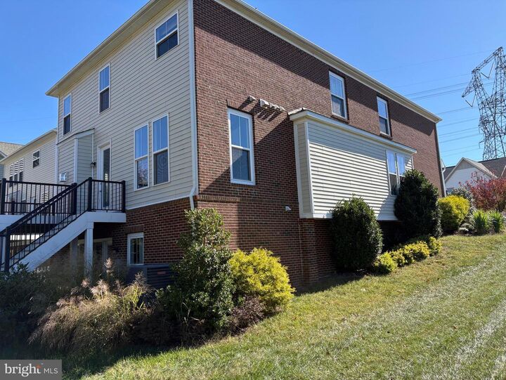 Property Photo:  23041 Canyon Oak Court  VA 20148