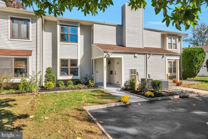 Property Photo:  293 Ivy Court  NJ 08053 
