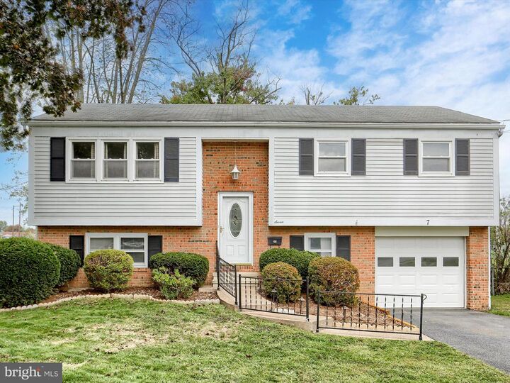 7 E Woodland Drive  Mechanicsburg PA 17055 photo
