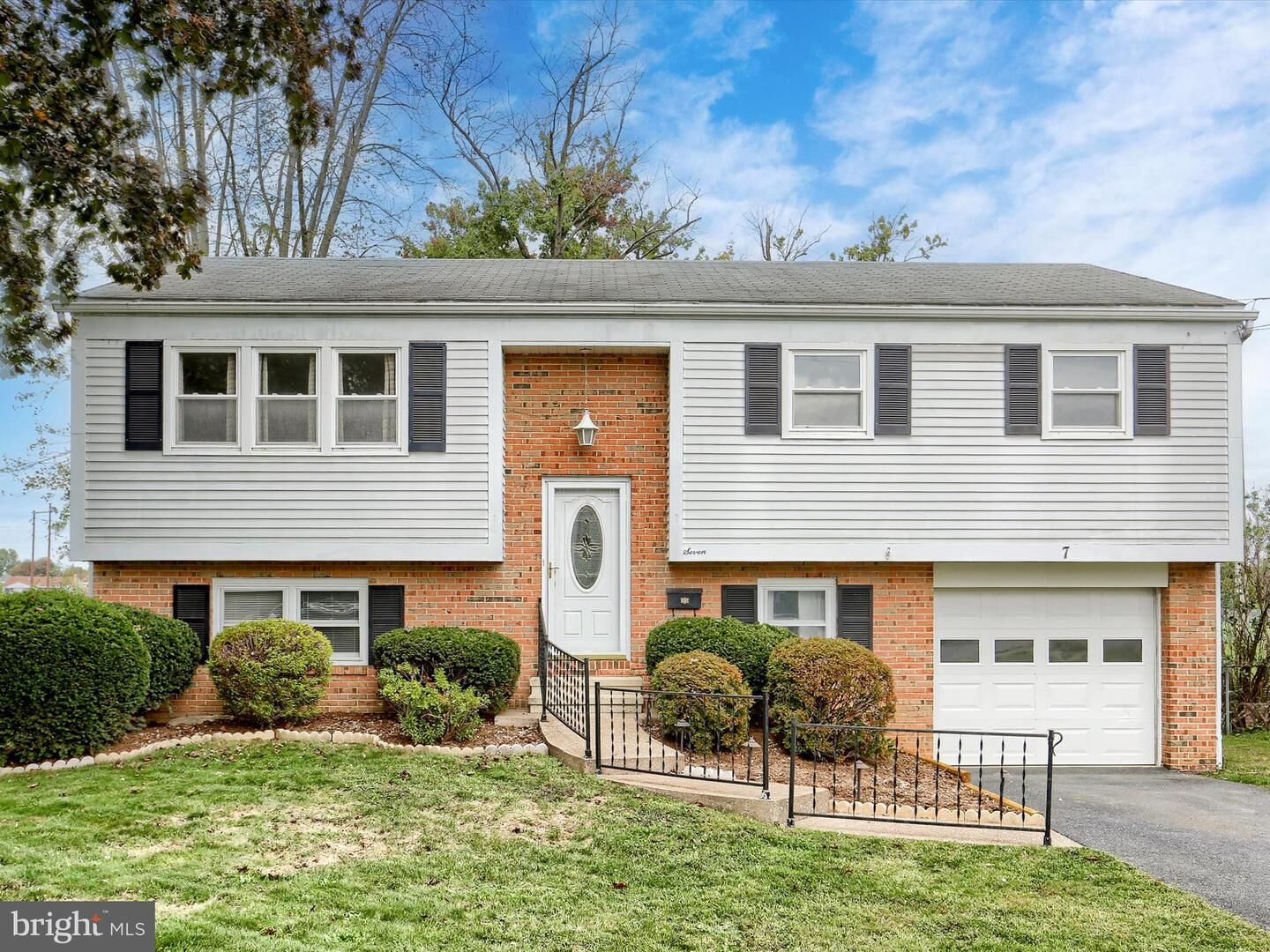 Property Photo: 7 E Woodland Drive PA 17055