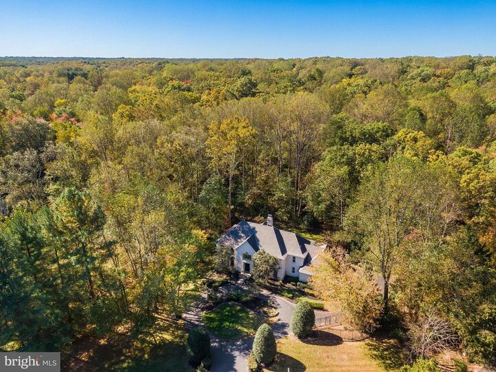 Property Photo: 2404 Oakmont Court VA 22124