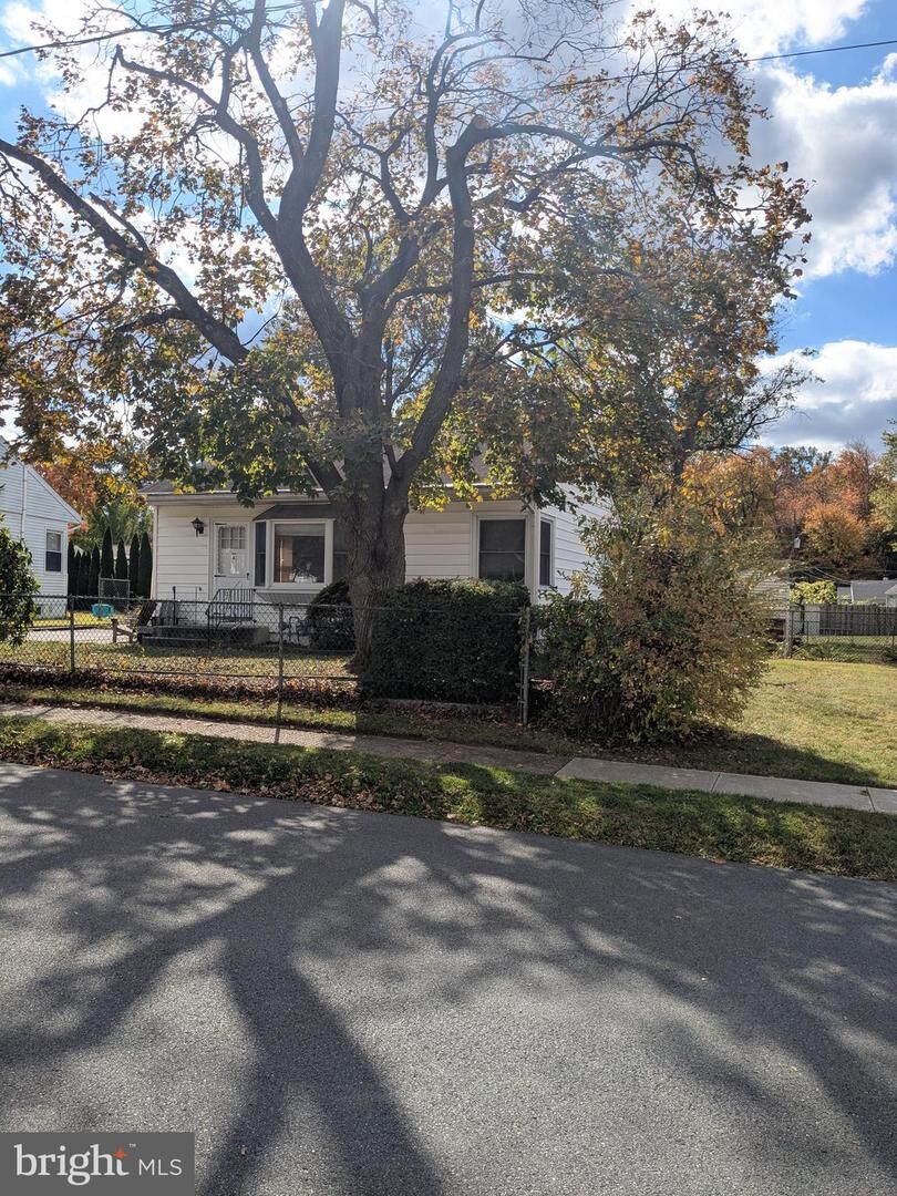 Property Photo:  4 Downing Road  NJ 08628 