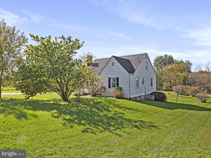 Property Photo:  33 N Berlin Pike  VA 20180