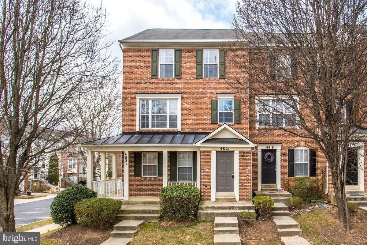 Property Photo: 4821 Waltonshire Circle 2 MD 20832