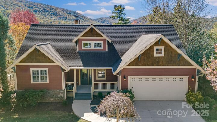 Property Photo:  2 Oakhaven Terrace  NC 28803 