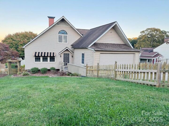 4202 6th Street NW  Hickory NC 28601 photo