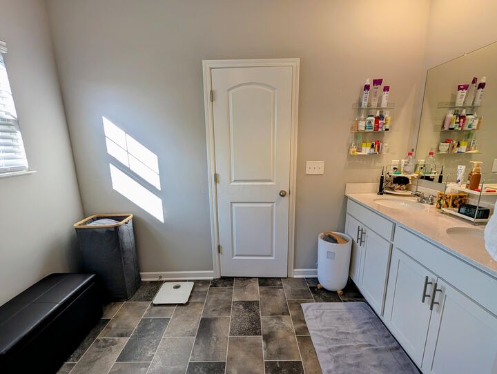 Property Photo: 5971 Wynnewood Drive OH 43123