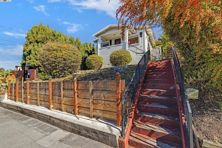 Property Photo: 6432 Outlook Ave CA 94605