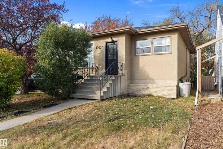 Property Photo:  10632 73 Avenue NW  AB T6E 1C4