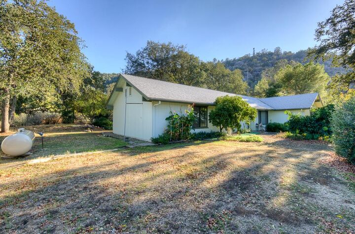 Property Photo: 27266 Twin Ponds Road CA 93619