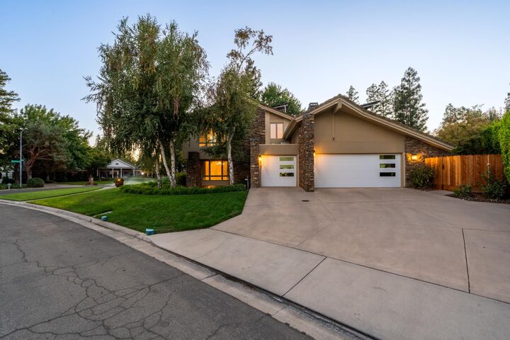 Property Photo: 7285 N San Pedro Avenue CA 93711