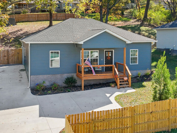 Property Photo: 895 SE Lang Street TN 37311