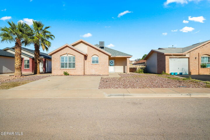 Property Photo: 10265 Valle Koki Drive TX 79927