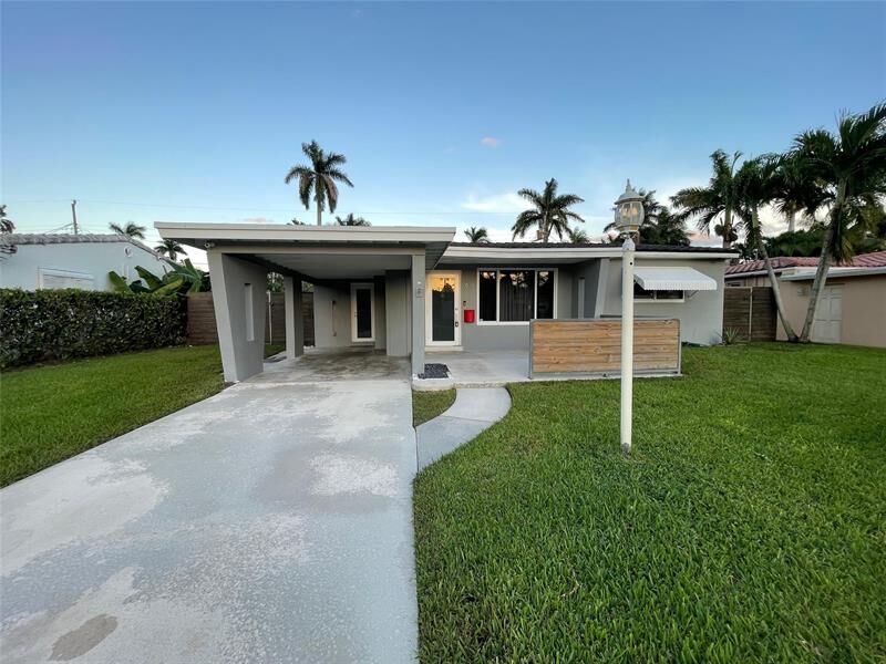 Property Photo: 615 N 32nd Ave FL 33021