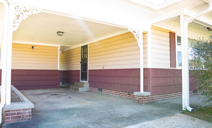 Property Photo: 804 11th Ave N MS 38821