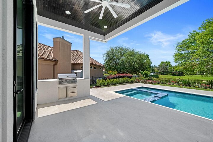 Property Photo:  91 Lake Sterling Gate Drive  TX 77379 