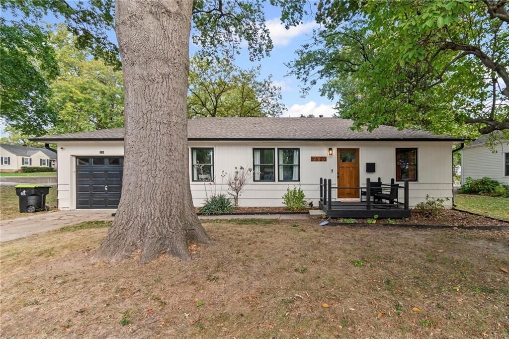 Property Photo:  6620 W 56th Street  KS 66202